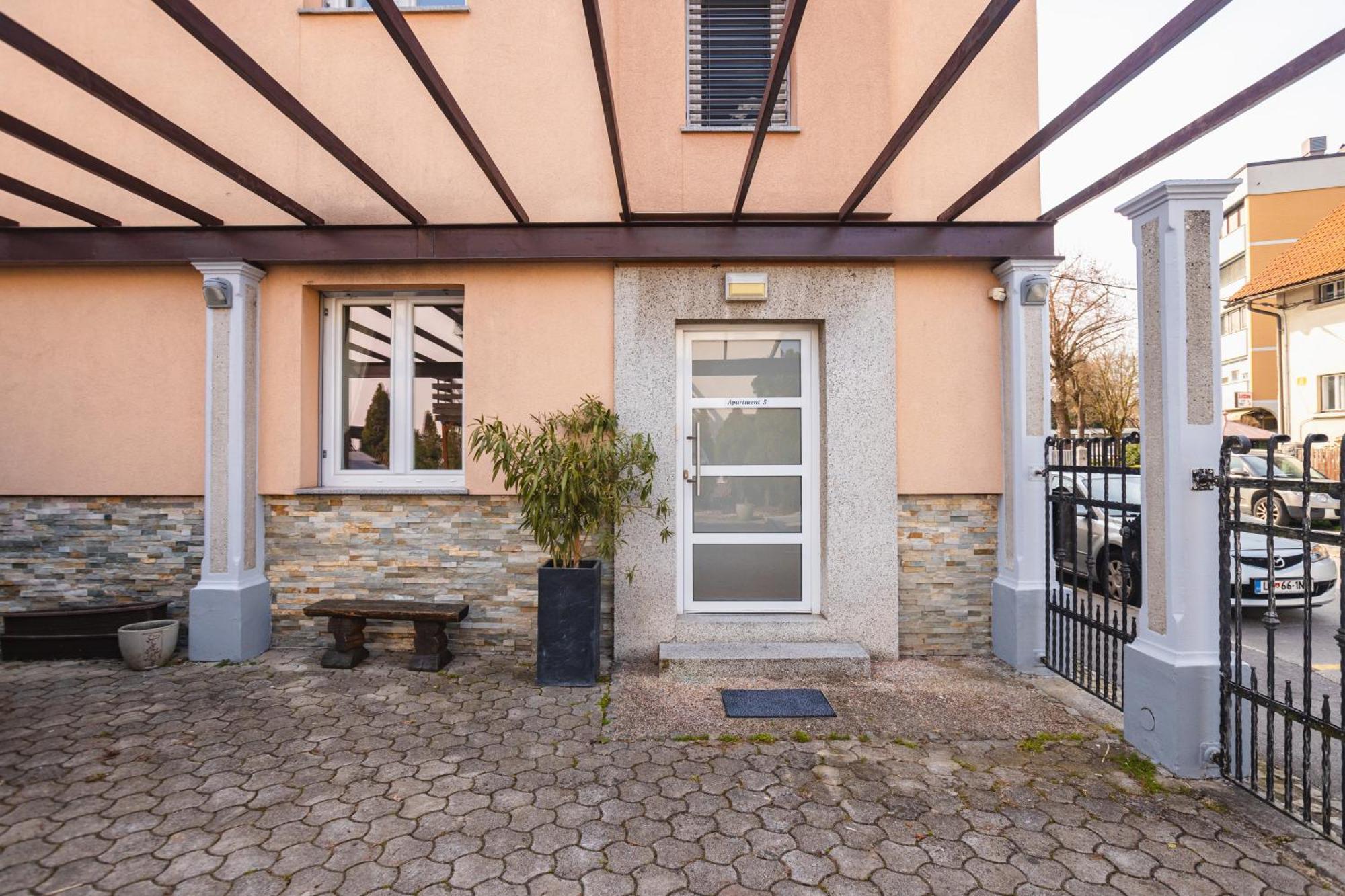 Vila Klara Apartments Любляна Екстериор снимка