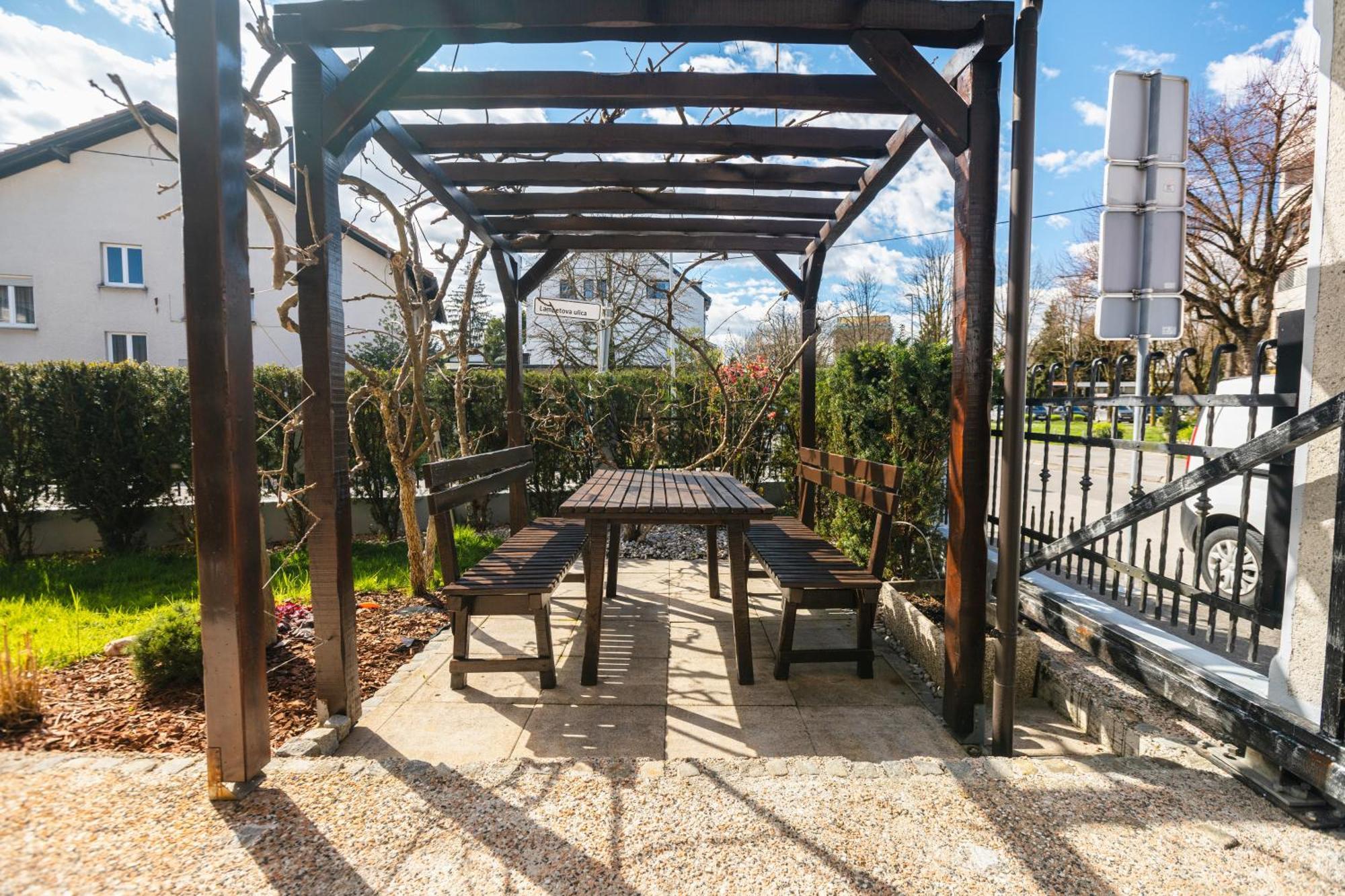 Vila Klara Apartments Любляна Екстериор снимка